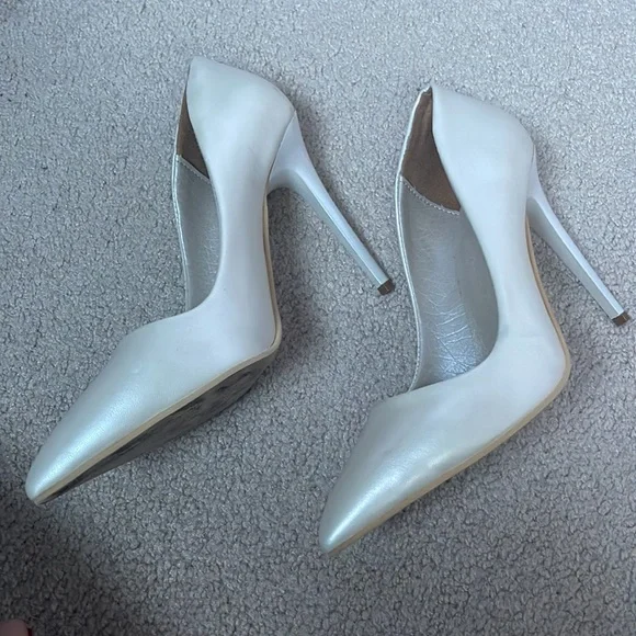 🛍️SALE🛍️ Pearl Color Pointed Toe Heels - Picture 5 of 7